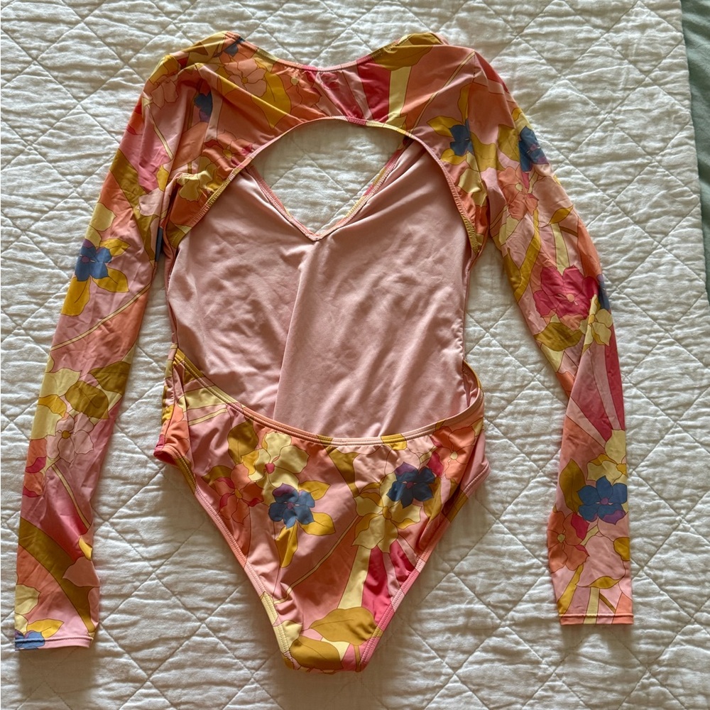 Billabong Surf Suit - Picture 2 of 5